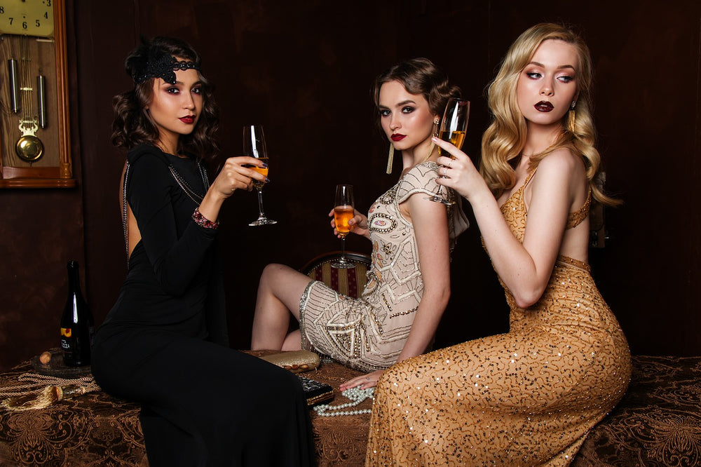Retro jewelry, retro accessories, vintage jewelry, vintage accessories, how to get the 50s glamour look, how to dress like they did in the 50s, how to dress like Marilyn Monroe, how to dress like a 50s icon, retro fashion trends, vintage fashion,