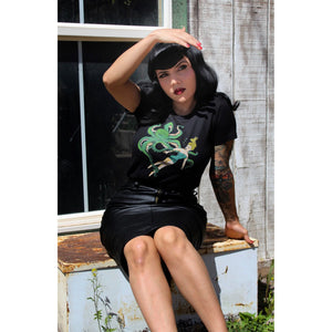 GIRL WITH OCTOPUS FITTED TEE IN BLACK