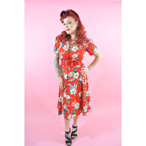 
            
                Load image into Gallery viewer, Charlene Shirtwaister Dress in Red Hawaiian Print, Perfect 1950s Style
            
        