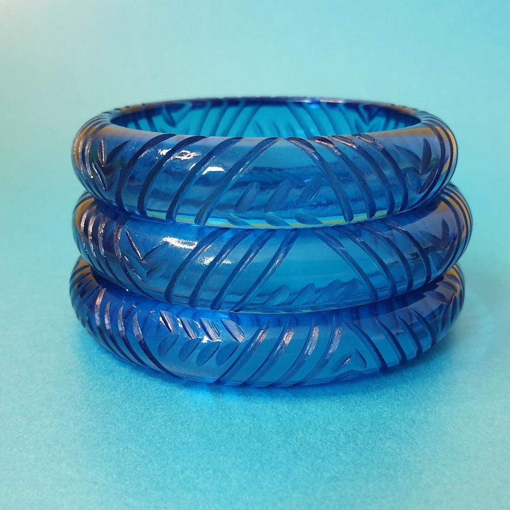 
            
                Load image into Gallery viewer, Krystal Prystal Carved Bangle Queenie Size
            
        