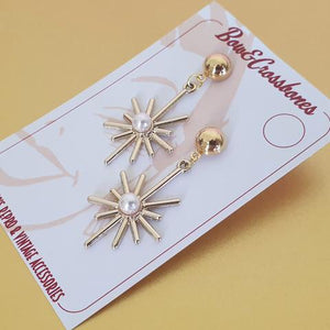 
            
                Load image into Gallery viewer, Starburst earrings - Gold
            
        