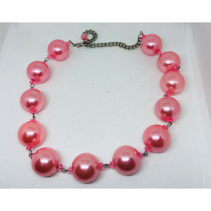 
            
                Load image into Gallery viewer, Pretty in pink beaded necklace
            
        