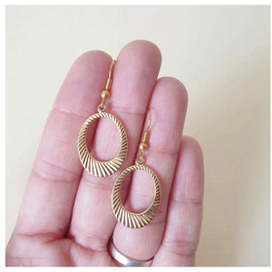 Retro Vintage Ribbed Oval Hoop Earrings - Gold