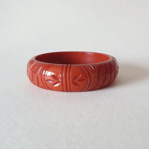 Etta Tropical Carve Bangle Queenie Size Tawny
